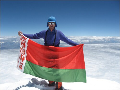 белорусский флаг на вершине Нанга Парбат