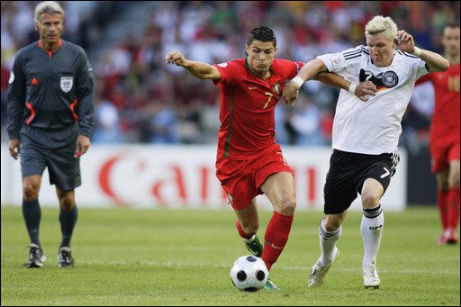Евро-2008. Матч Германия-Португалия. Фото РИА Новости