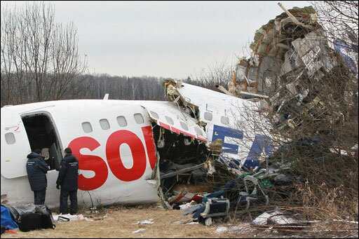 Аварийная посадка дагестанского Ту-154 в Домодедово. Фото РИА Новости