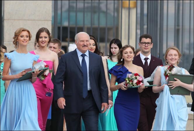 Лукашенко в «храме белорусской государственности» рассказал, как молодежь может добиться успеха