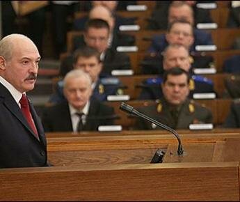 Лукашенко: война даже не у нашего порога, война идет у нас