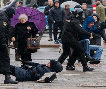 Полицейское государство без прикрас. Власти Беларуси решили растоптать День Воли