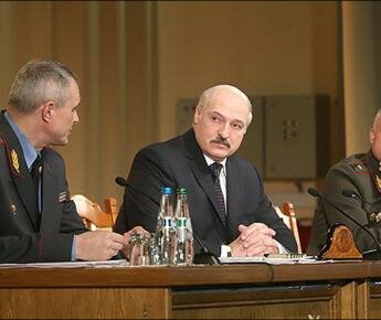 Лукашенко и силовики: действительно ли хвост вертит собакой?