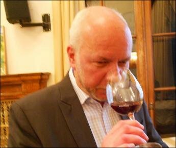 «Какой здесь процент алкоголя?» Немецкий сомелье оценил вино от Академии наук