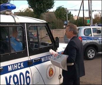 Активисты ОГП раздавали милиционерам «Народную волю»