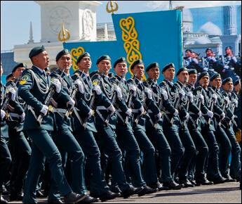 Самый крупный военный парад в истории Казахстана прошел в Астане