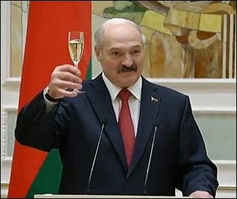 У Лукашенко опять поменялась дата рождения. А Путина не предупредили