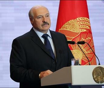 Лукашенко и образование: реформ нет, но все стоят на ушах
