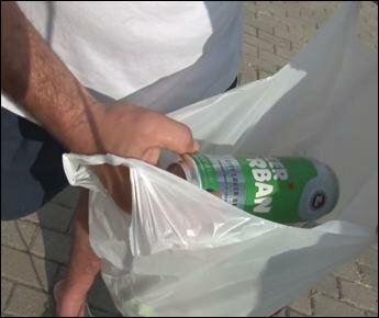 На одном из участков в Минске избирателям раздавали пиво