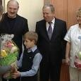 Пациенты детской больницы подарили Лукашенко «какой-то авангард»