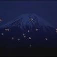 Дроны станцевали на фоне древнего вулкана Фудзияма