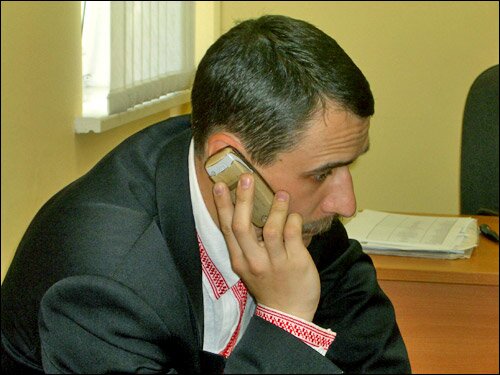 Павел Северинец разговаривает по телефону с Николаем Статкевичем
