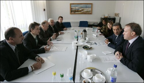 Андреа Ригони на встрече с представителями демсил Беларуси. Фото photo.bymedia.net