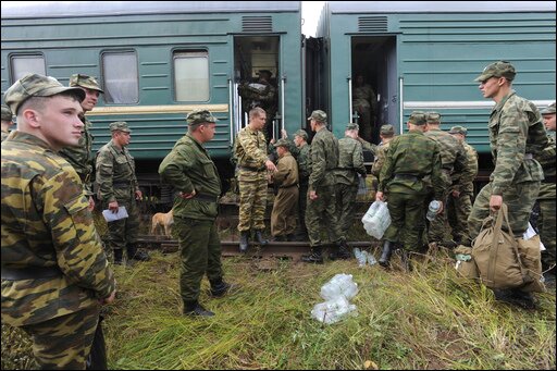 Российская военная техника отправляется на учения Запад-2009. Фото РИА Новости