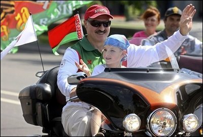 Александр Лукашенко с малдшим сыном