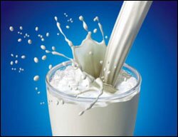 Цены на молоко: в Беларуси — растут, на экспортных рынках — падают
