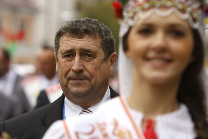 Во время «Дожинок-2013» в Жлобине чиновник встретил русалку и загадал желание: «Чтобы бог постоянно жил в Беларуси». 