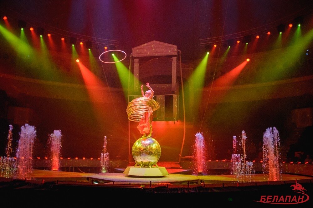 Шоу фонтанов принц цирка отзывы. Шоу фонтанов Брянск цирк. Шоу фонтанов Санкт-Петербург 2024 цирк. Цирк шоу гигантских фонтанов. Цирковое шоу гигантских фонтанов.