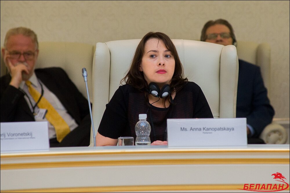 Анна Канопацкая рассказала, почему не носит в парламенте бело-красно-белый значок