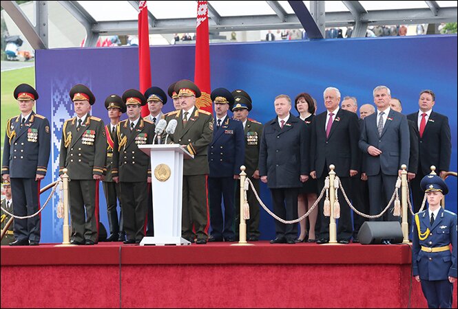 Коли Лукашенко не было на главной трибуне парада