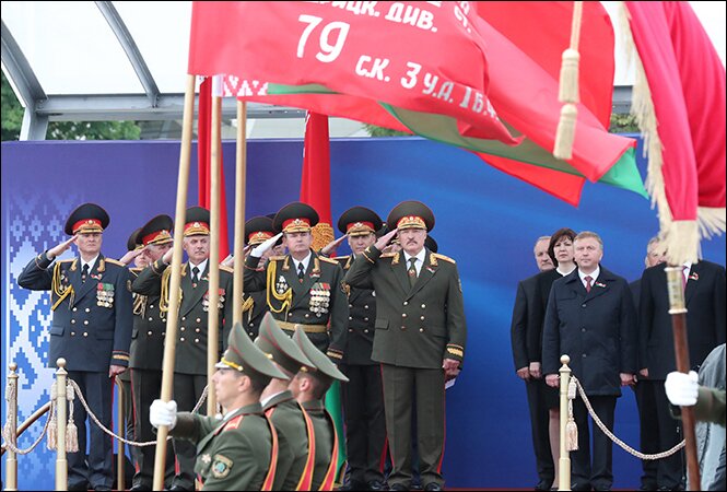 Фотофакт. Коли Лукашенко вновь не было на главной трибуне парада