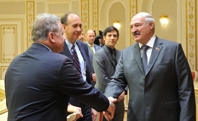 Лукашенко пригласил американцев на учения "Запад-2017"