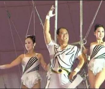 Акробаты из КНДР выступают в минском цирке со смертельным номером