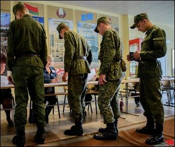Досрочное голосование в военном городке в Уручье 