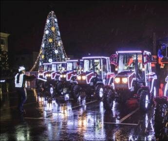 МТЗ устроил новогодее шоу с танцующими тракторами