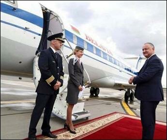 Лукашенко подбросил Додона до Кишинева чартерным рейсом