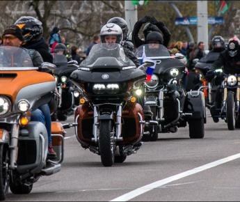 Вместе с байкерами Виктор Лукашенко на Harley-Davidson открыл мотосезон