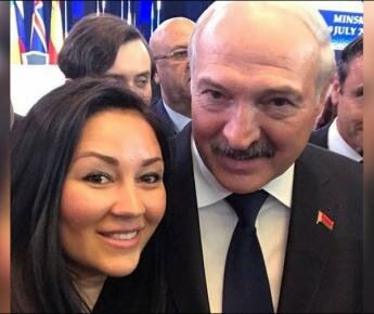 Хроники заБеларусь. Первое селфи единственного президента