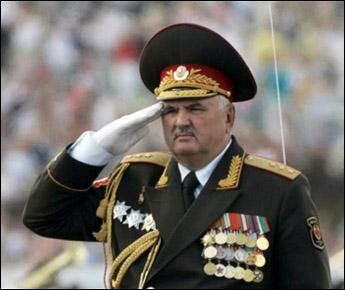 Военный с высшим в Беларуси званием отправлен на пенсию