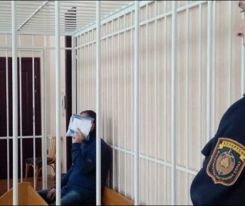 Водитель, сбивший на Могилевской двух студенток, слеп на один глаз