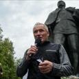 Некляев отметил юбилей у памятника Янки Купалы