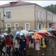 Парад зонтов в Могилеве прошел под проливным дождем