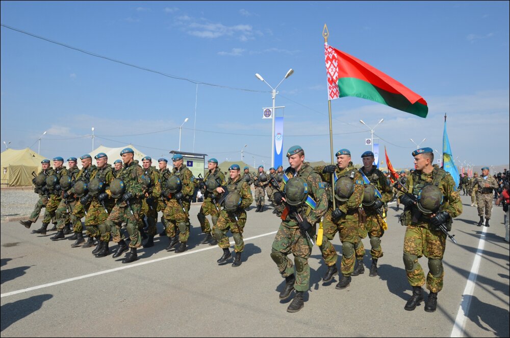 Белорусские десантники на учениях «Нерушимое братство-2015»